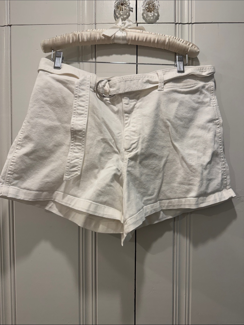 GAP 4in High-Waist Cream Belted Cotton Shorts